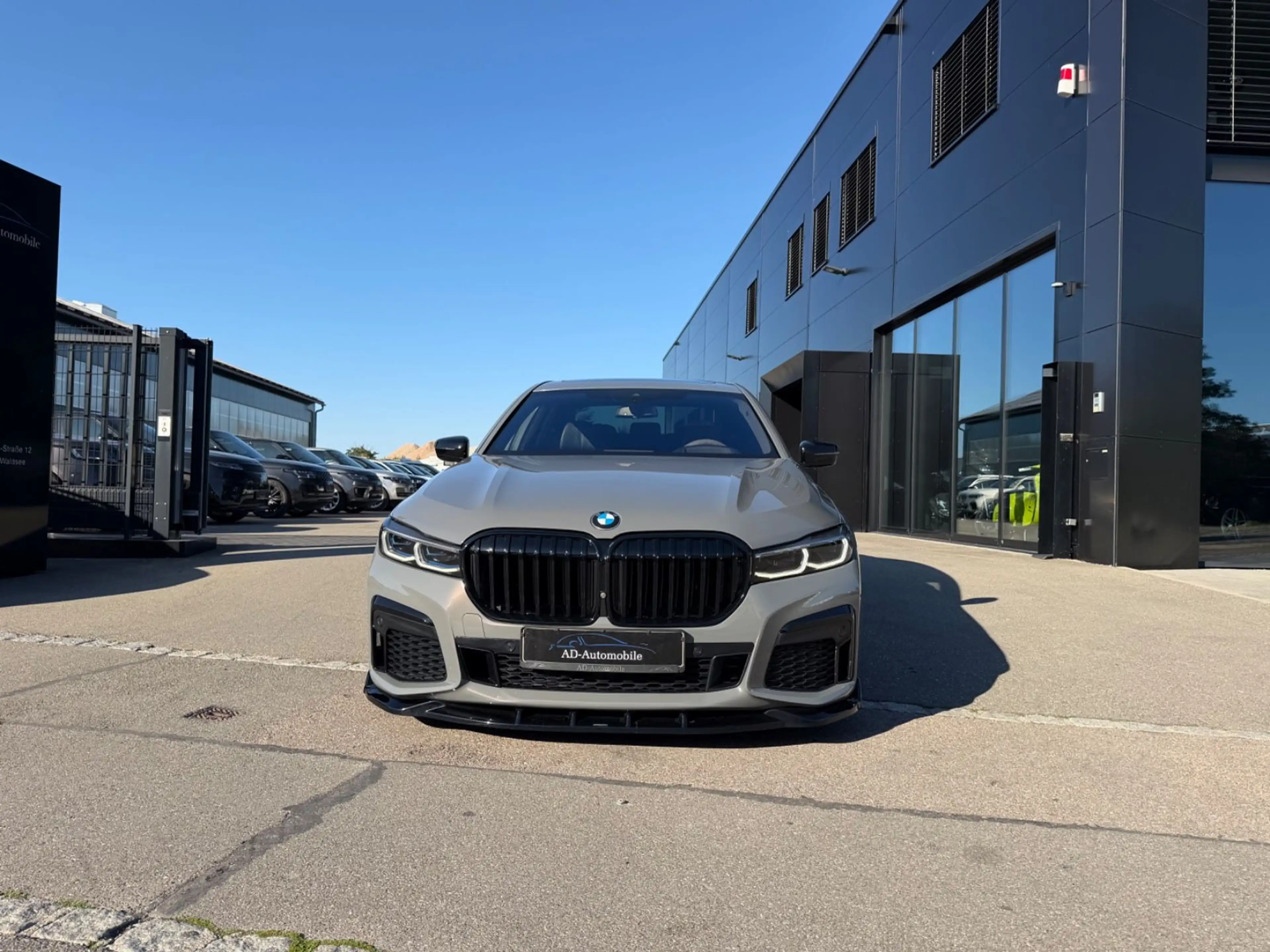 BMW 745 e M Sport 20 Zoll Laser Head Up 360° Soft — photo 3