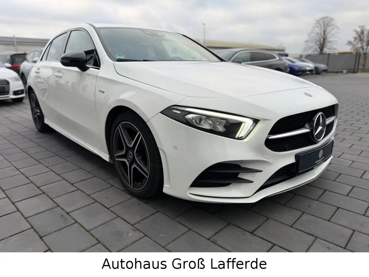 Mercedes-Benz A 180 Edition 2020 LED Automatik SHZ VC Blanc - 1