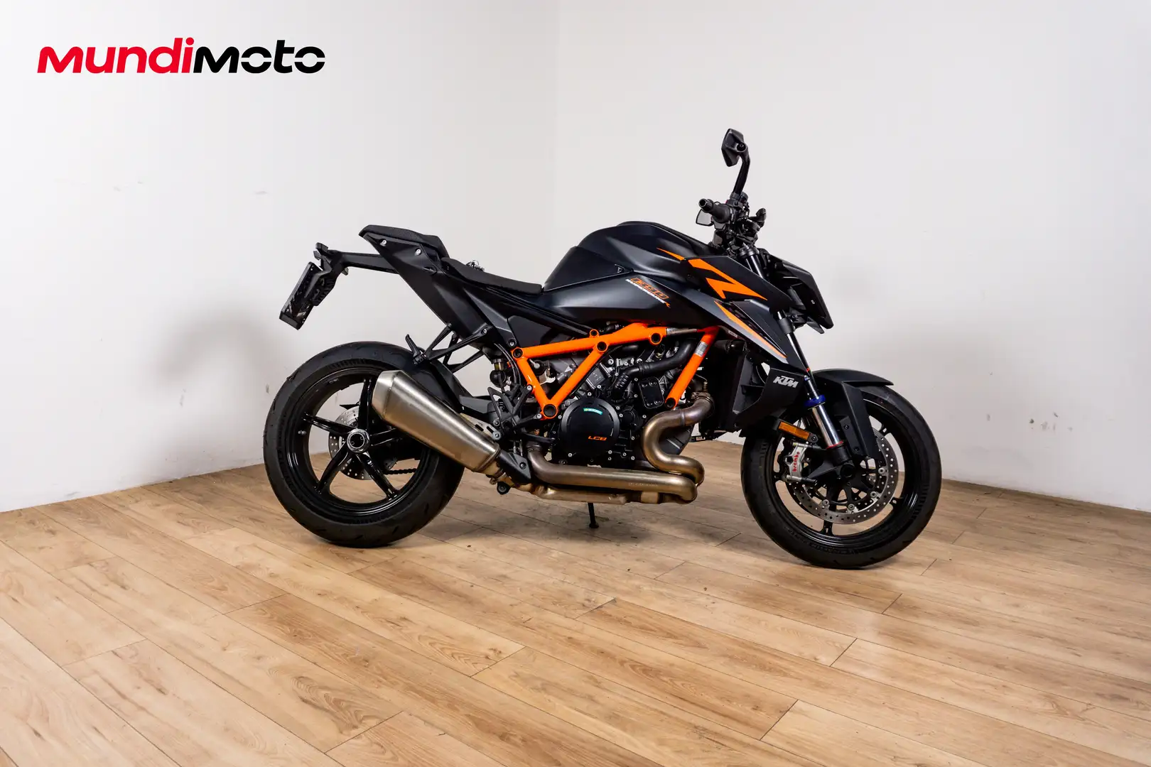 KTM 1390 Super Duke R - 1