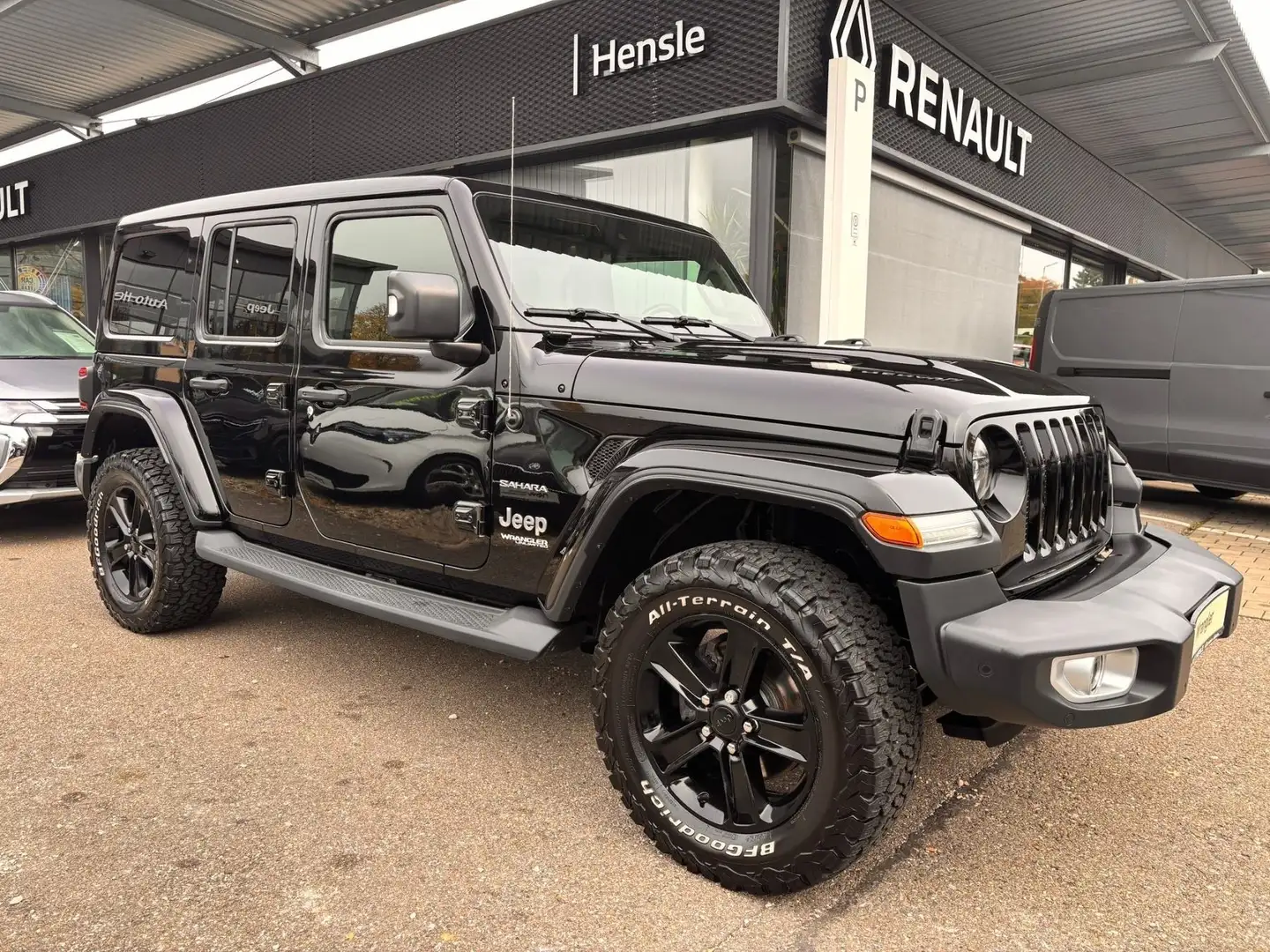 Jeep Wrangler 2.2 CRDi Sahara Schwarz - 1