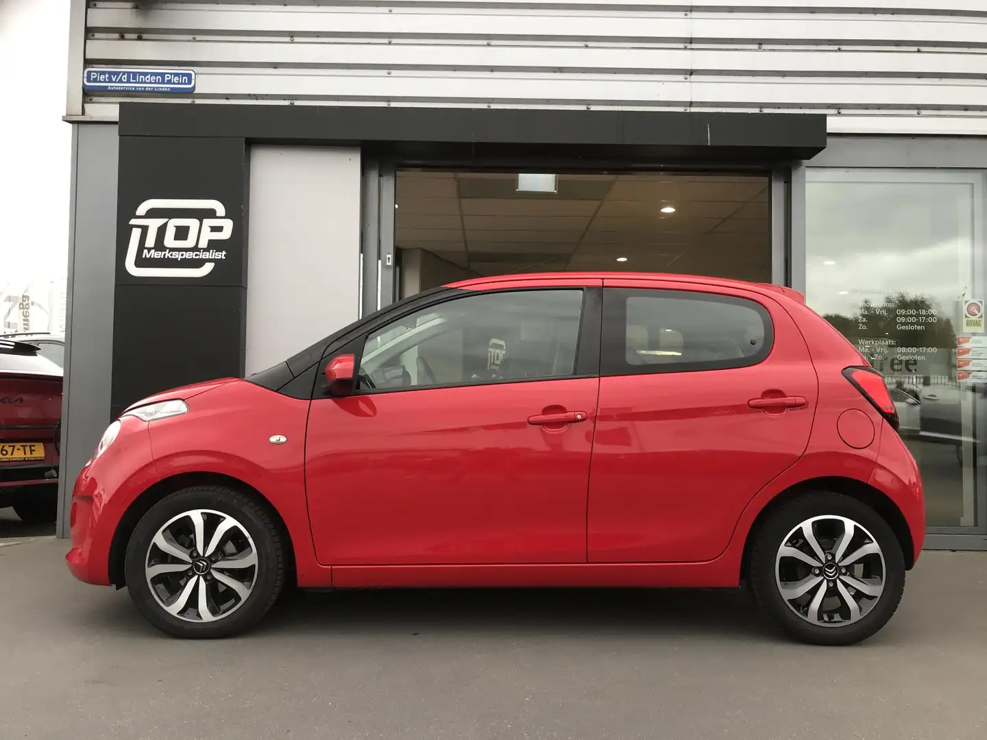 Citroen C1 1.2 PureTech Shine Rood - 2