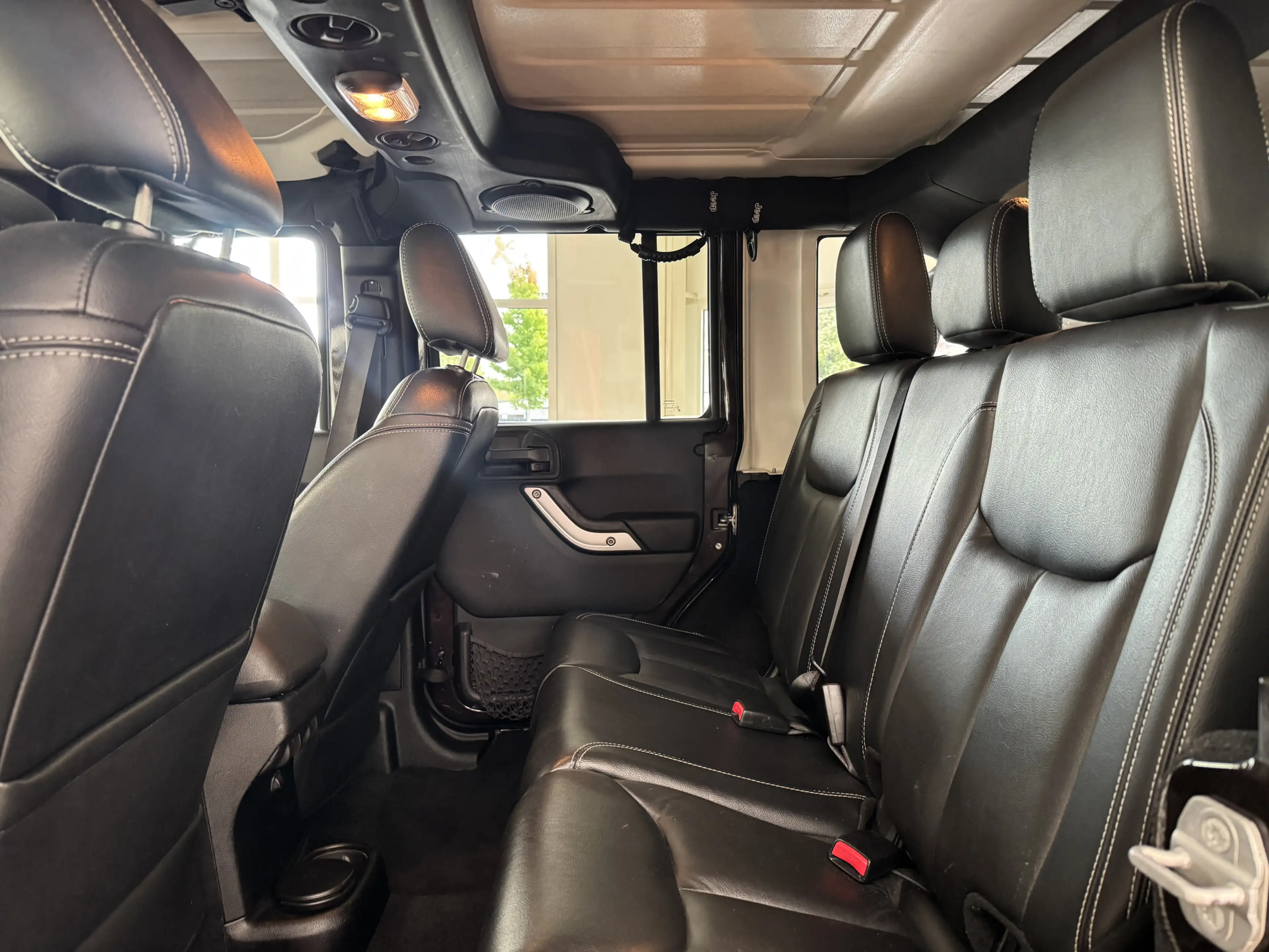 Jeep Wrangler 2.8 CRD S Unlimited Sahara Cabrio — photo 12