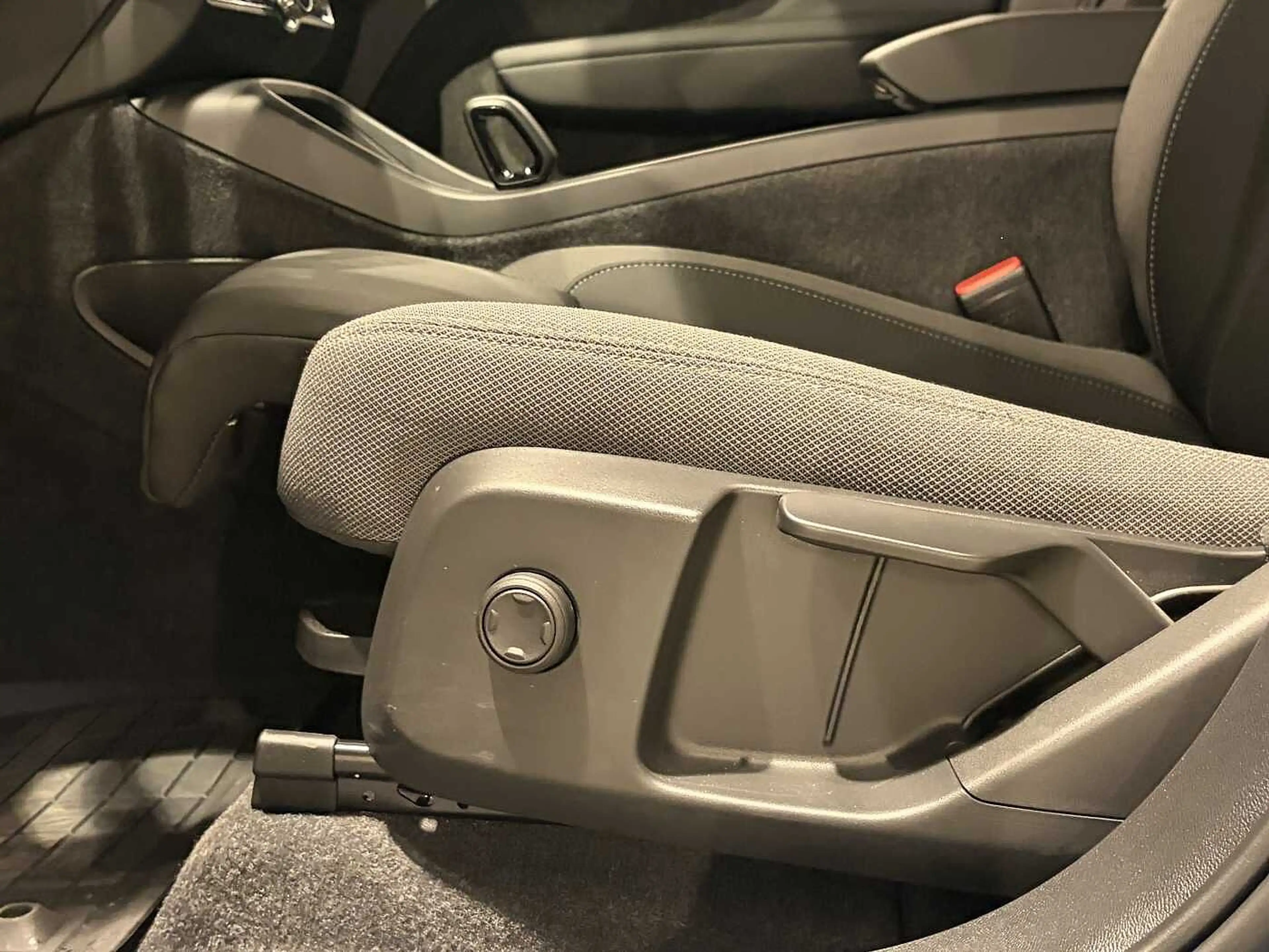 Volvo C40 Recharge Plus Extended Range + electr trekhaak — photo 8