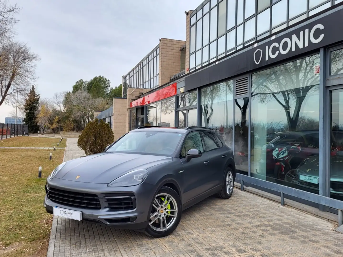 Porsche Cayenne E-Hybrid Aut. Gris - 1