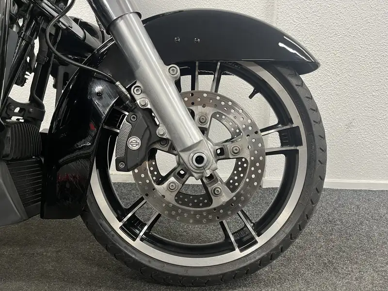 Harley-Davidson Street Glide - foto 6