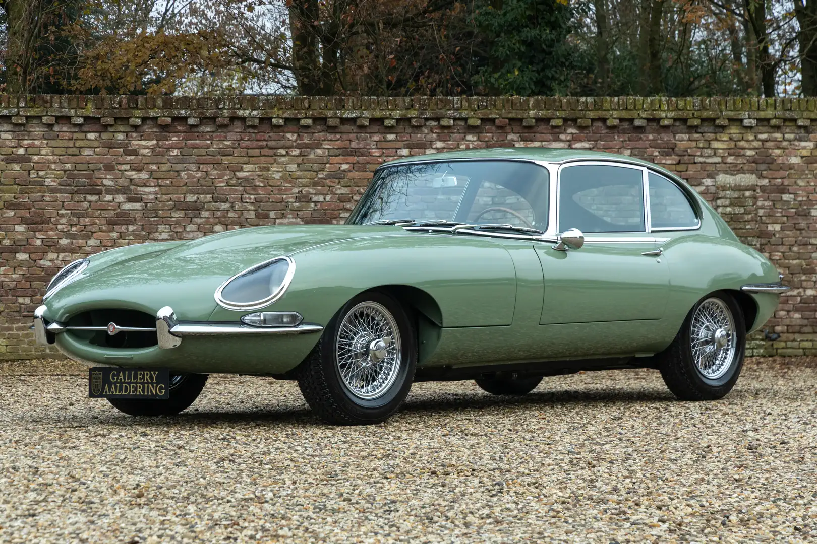 Jaguar E-Type 4.2 Litre Series 1 Coupe "Willow Green" Nut and bo Vert - 1