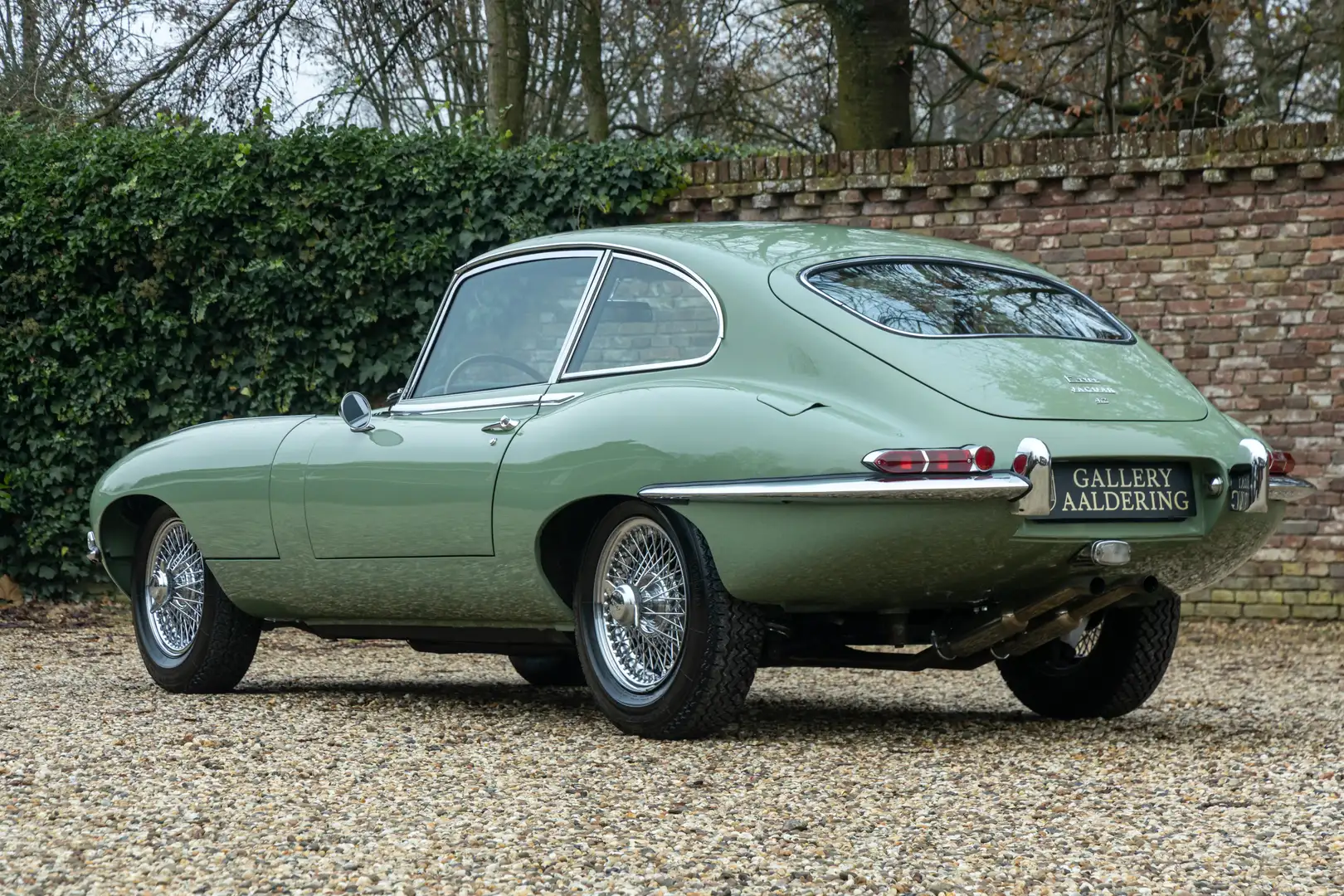 Jaguar E-Type 4.2 Litre Series 1 Coupe "Willow Green" Nut and bo Vert - 2