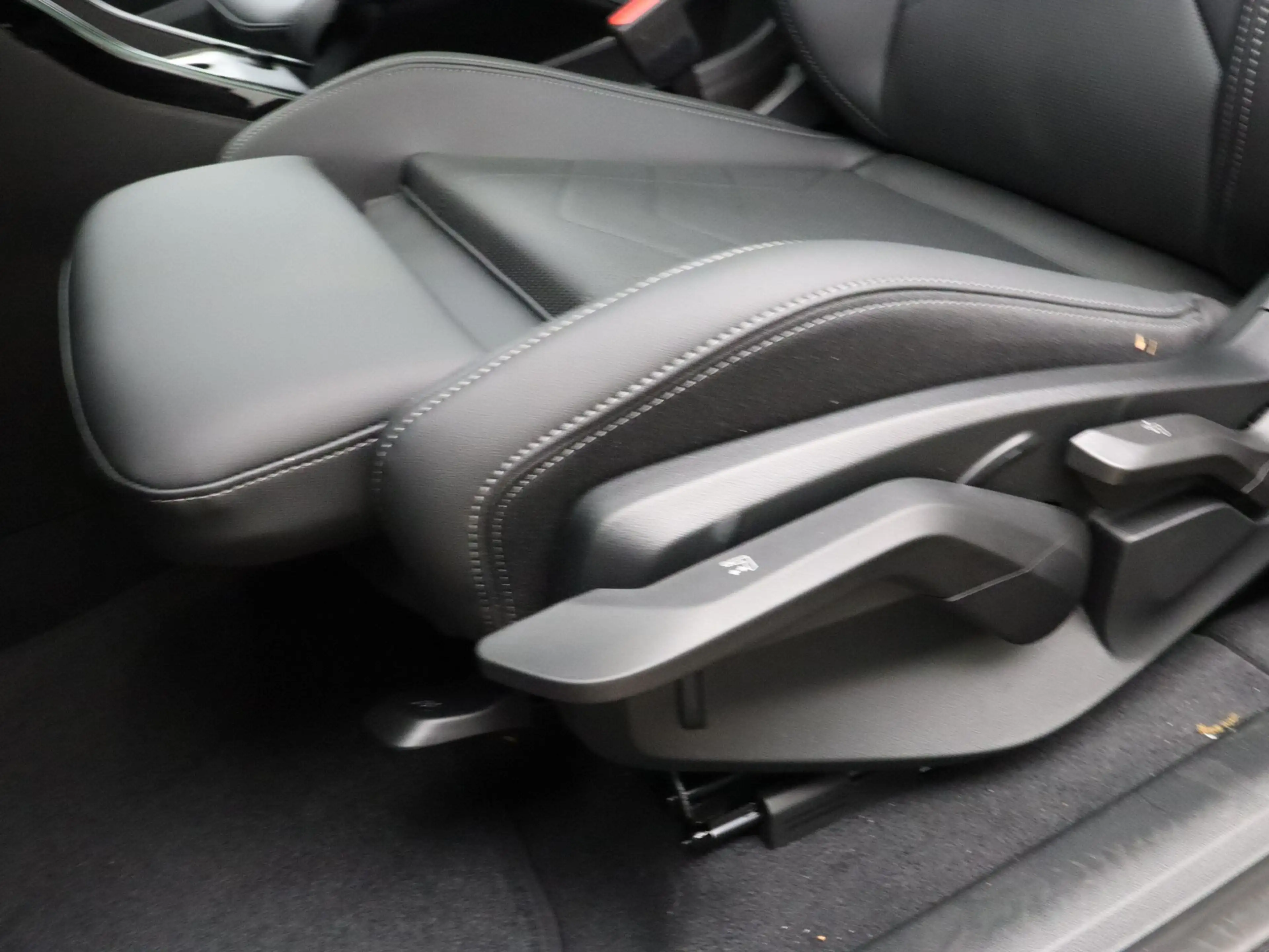 BMW iX2 eDrive20 M Sport Pro 67 kWh — photo 13