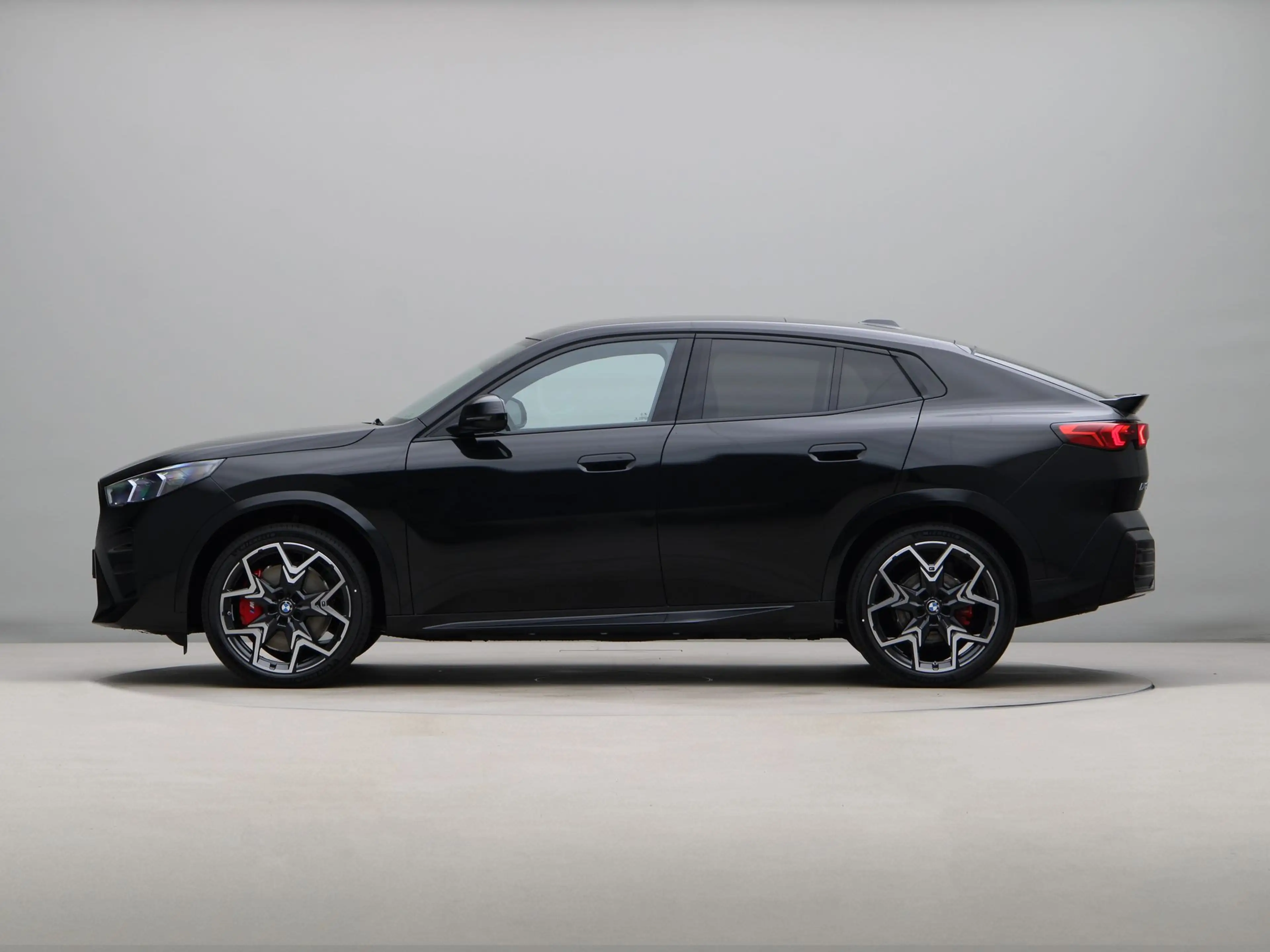 BMW iX2 eDrive20 M Sport Pro 67 kWh — photo 8