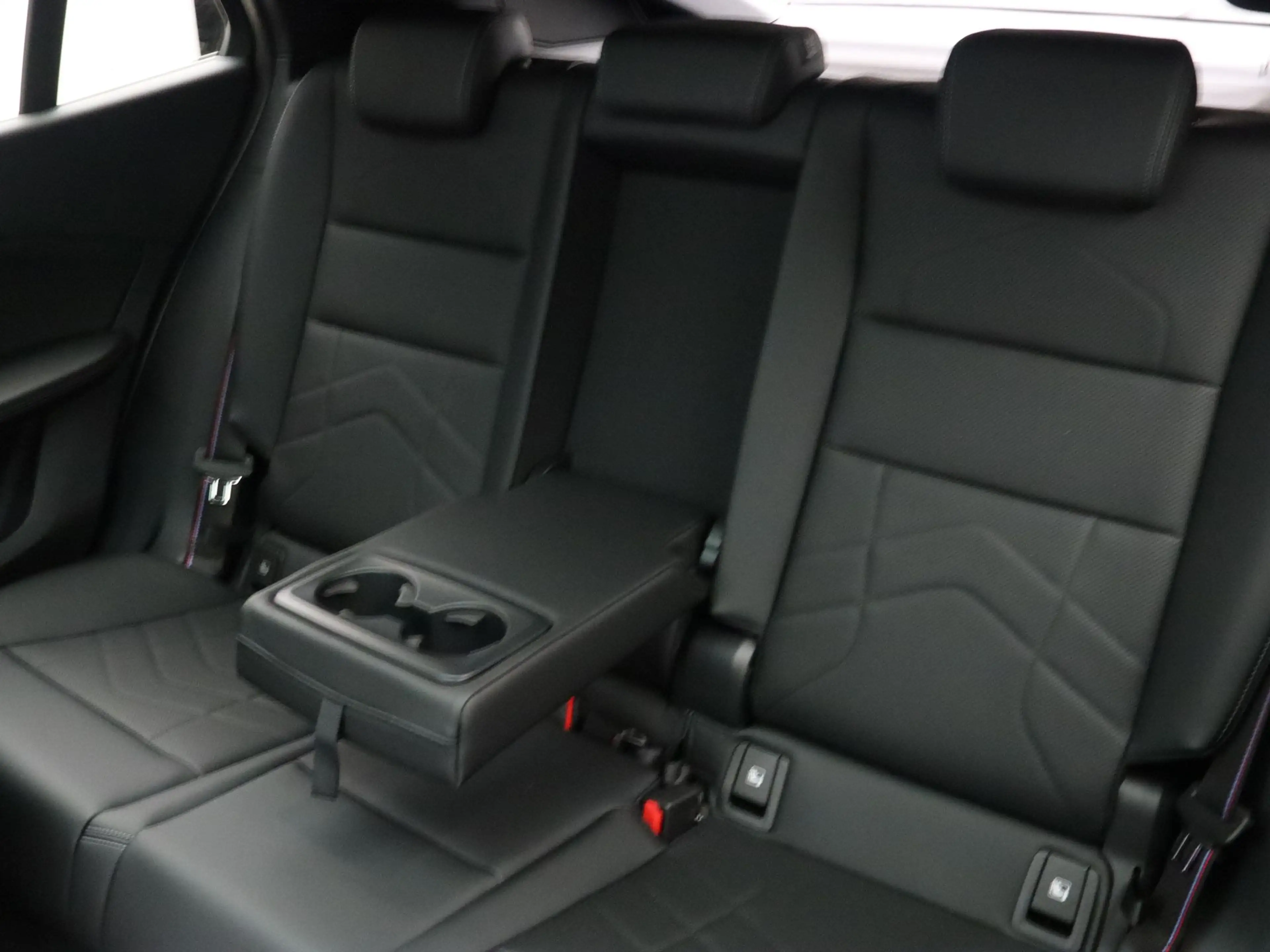 BMW iX2 eDrive20 M Sport Pro 67 kWh — photo 14