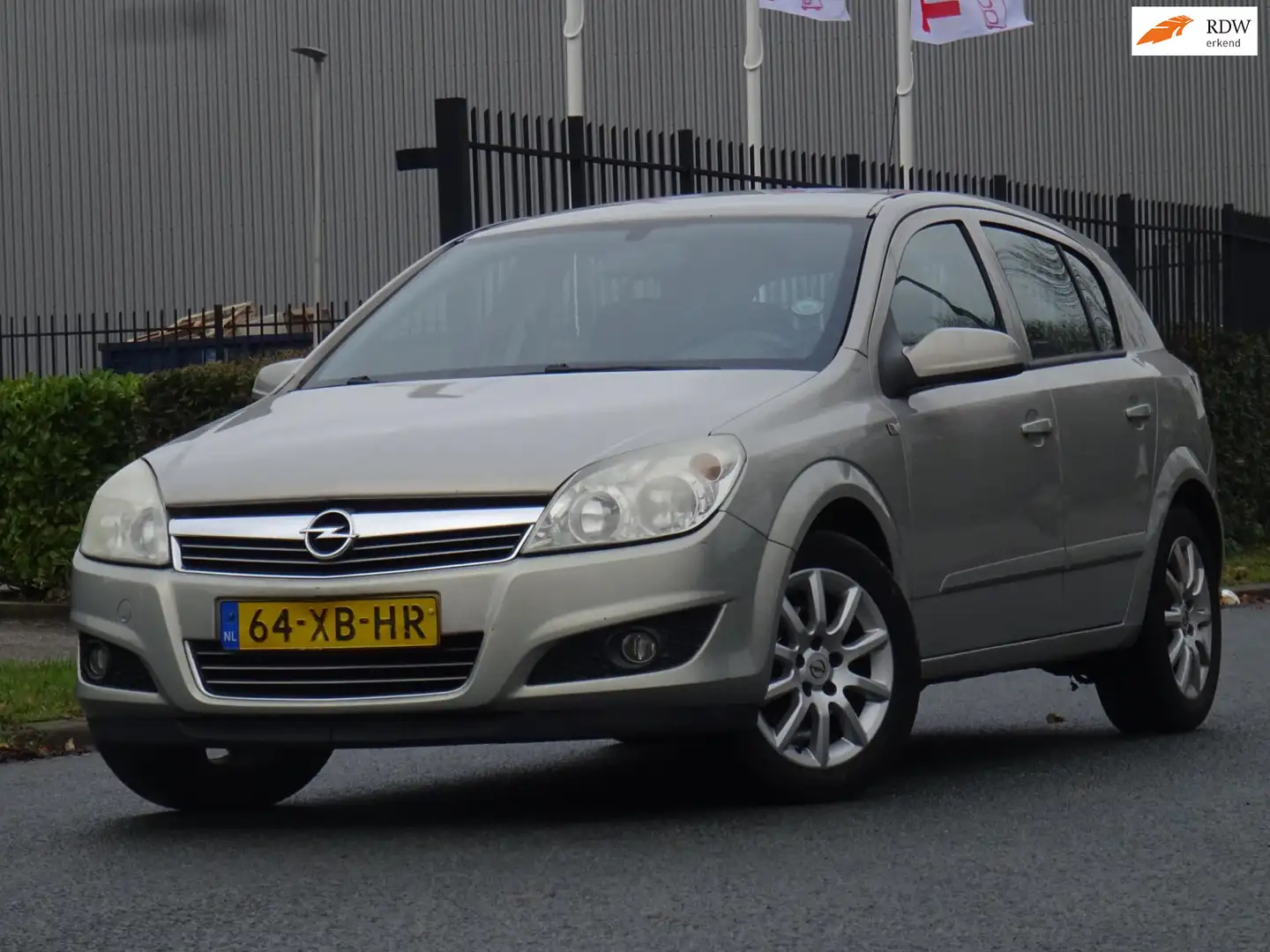 Opel Astra 1.6 AUTOMAAT NAP/CAMERA/AIRCO/CRUISE/APK 11-2026 Grau - 1