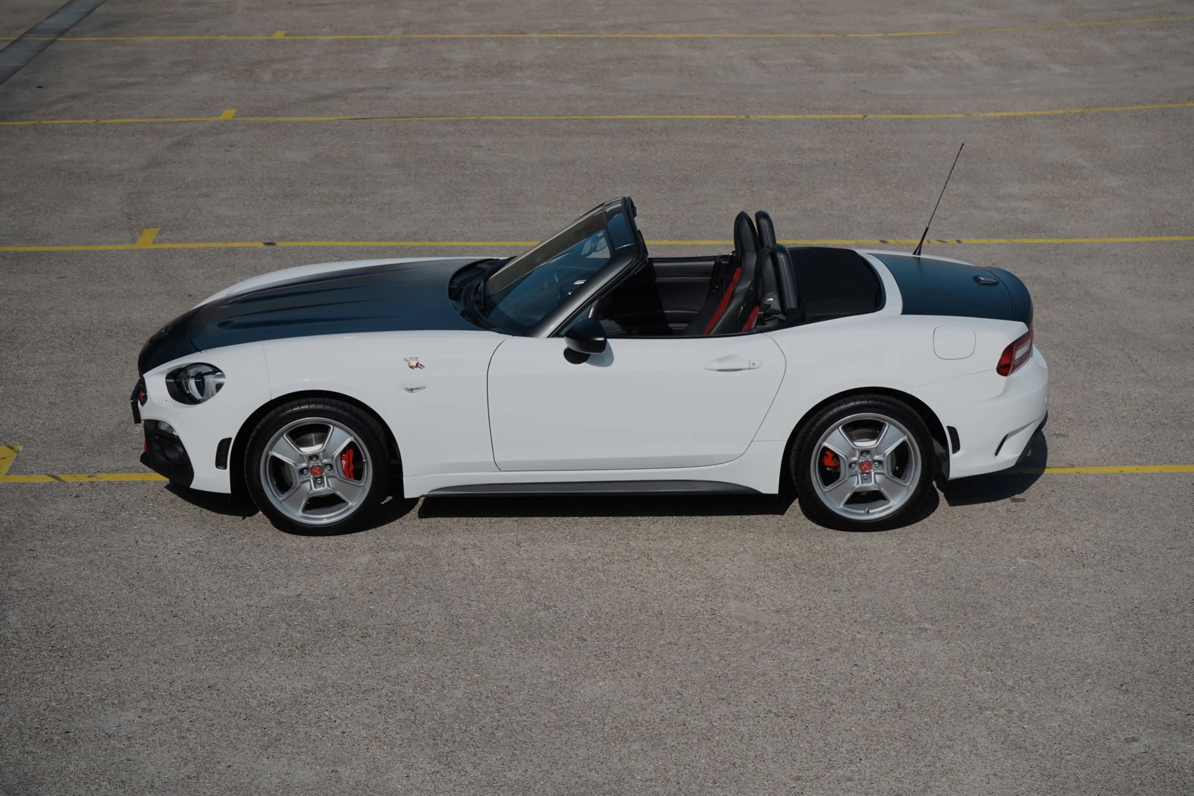 Fiat 124 Spider 1.4 MultiAir Turbo Abarth — photo 4