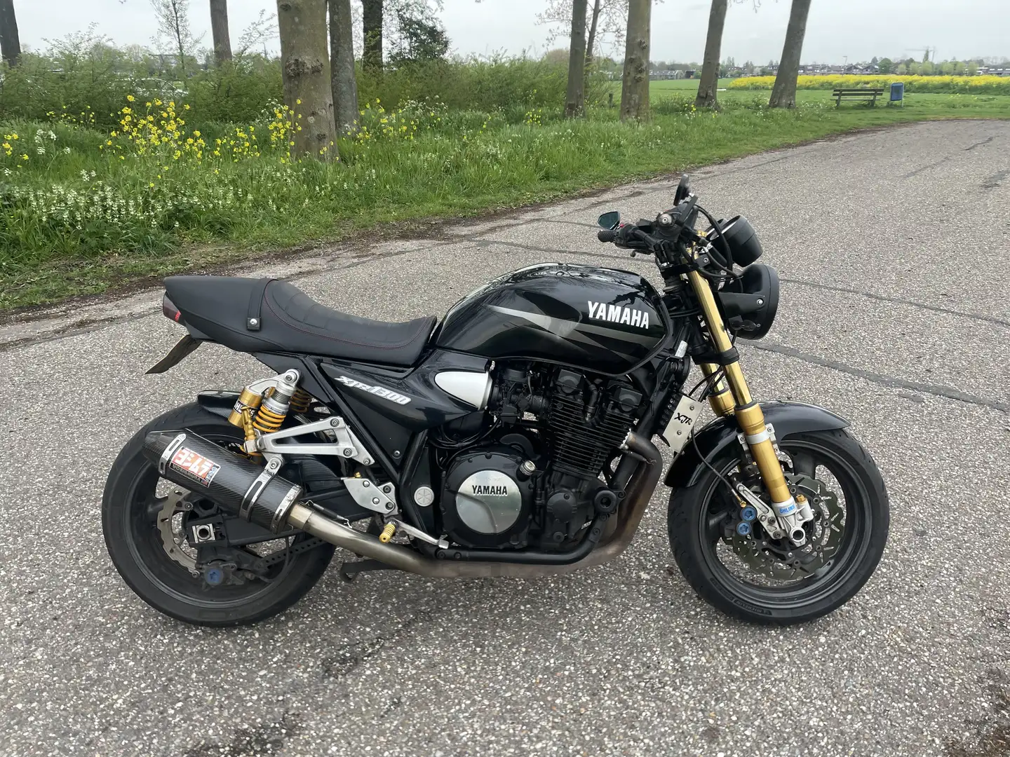 Yamaha XJR 1300 caferacer uitvoering Ohlins voor en achter Zwart - 1