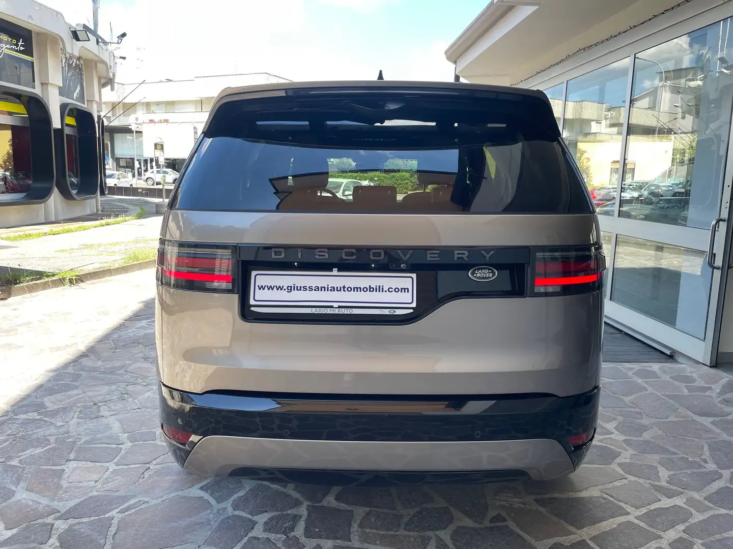 Land Rover Discovery 5 3.0d i6 mhev R-Dynamic SE awd 249cv 7 posti auto Gri - 2