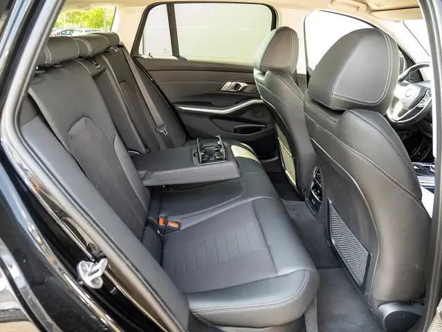BMW 3 Series view 17