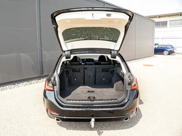 BMW 3 Series view 19