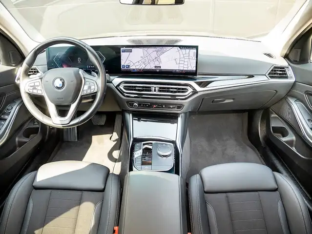 BMW 3 Series view 5