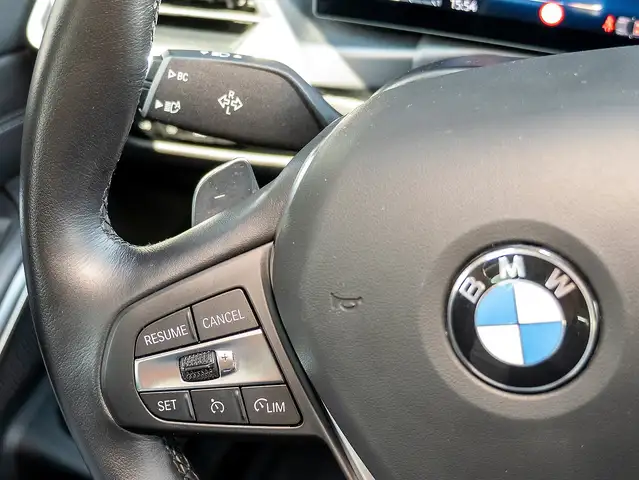 BMW 3 Series view 15