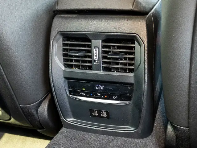 BMW 3 Series view 18
