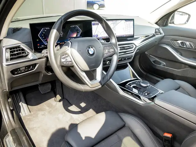 BMW 3 Series view 3
