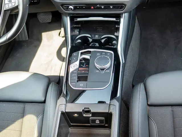 BMW 3 Series view 9