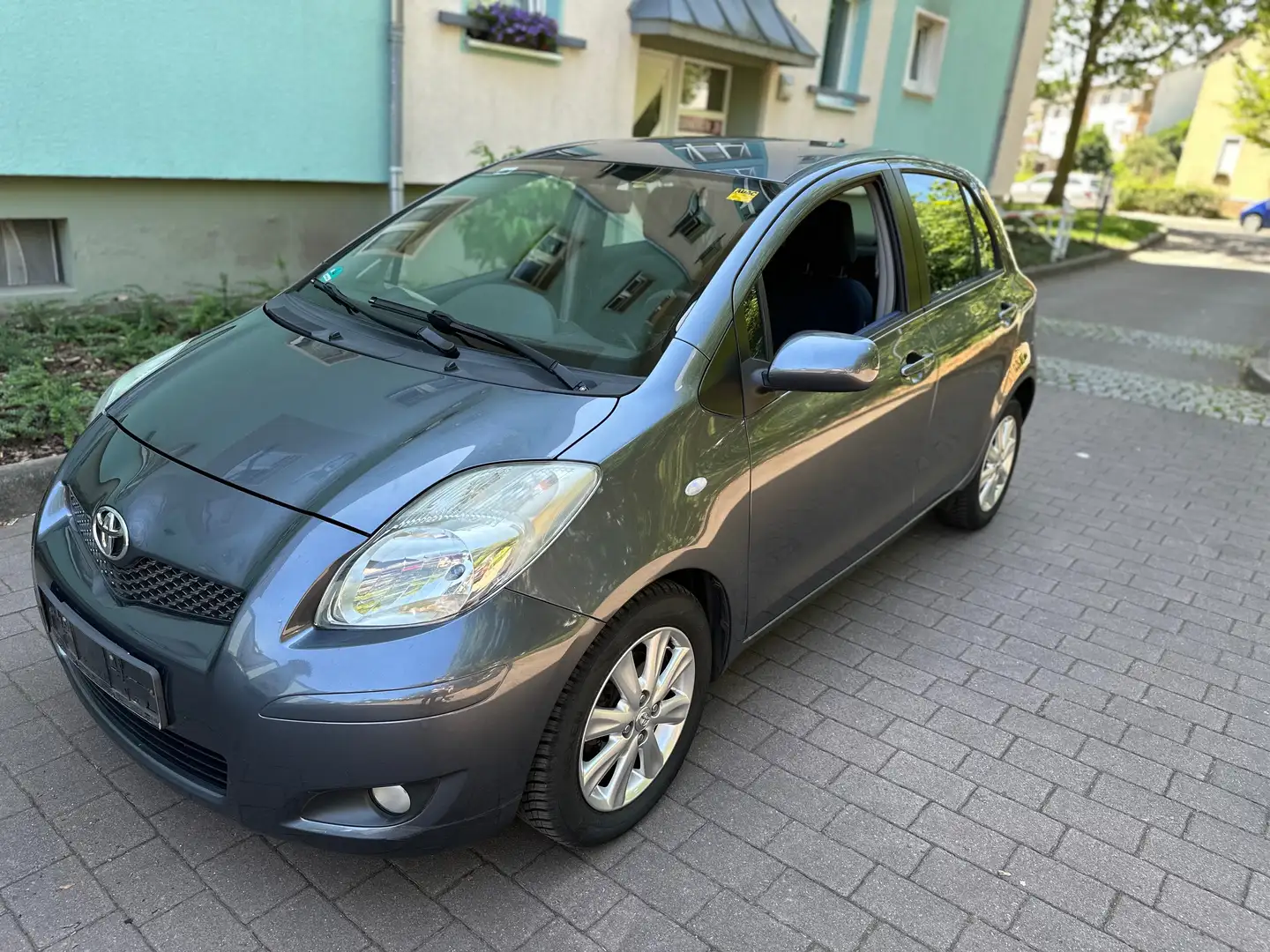 Toyota Yaris Yaris 1.33 VVT-i Multi Mode Executive Grau - 1