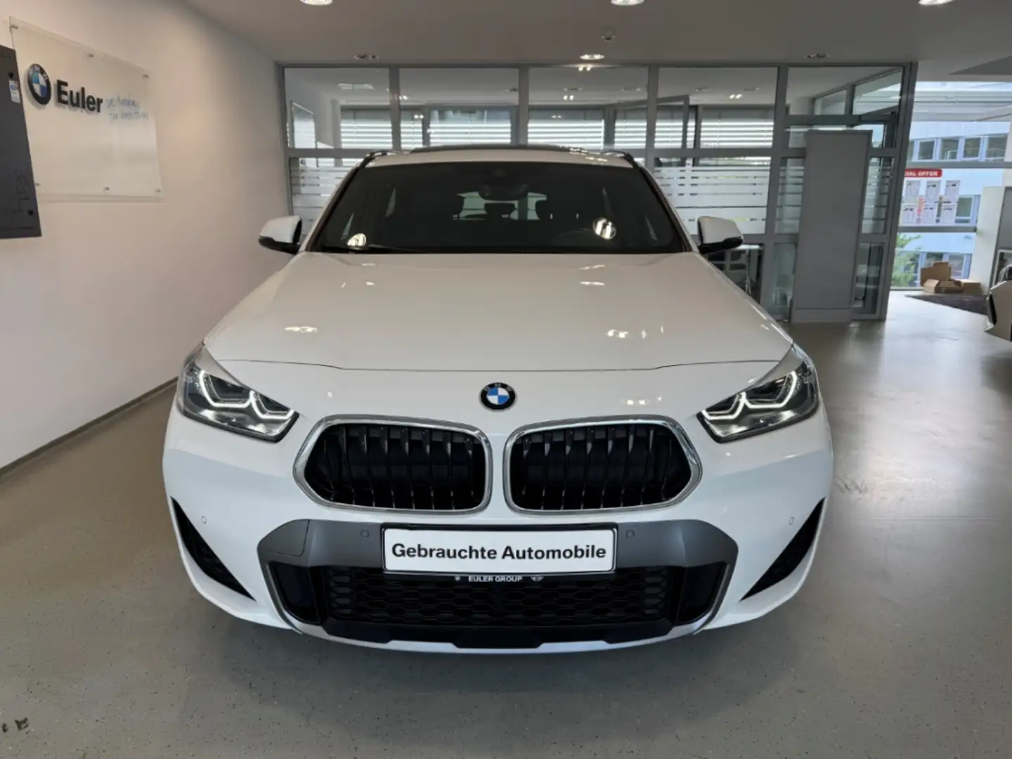BMW X2 sDrive18i A El. Panodach Panorama Navi LED El. Hec Weiß - 2