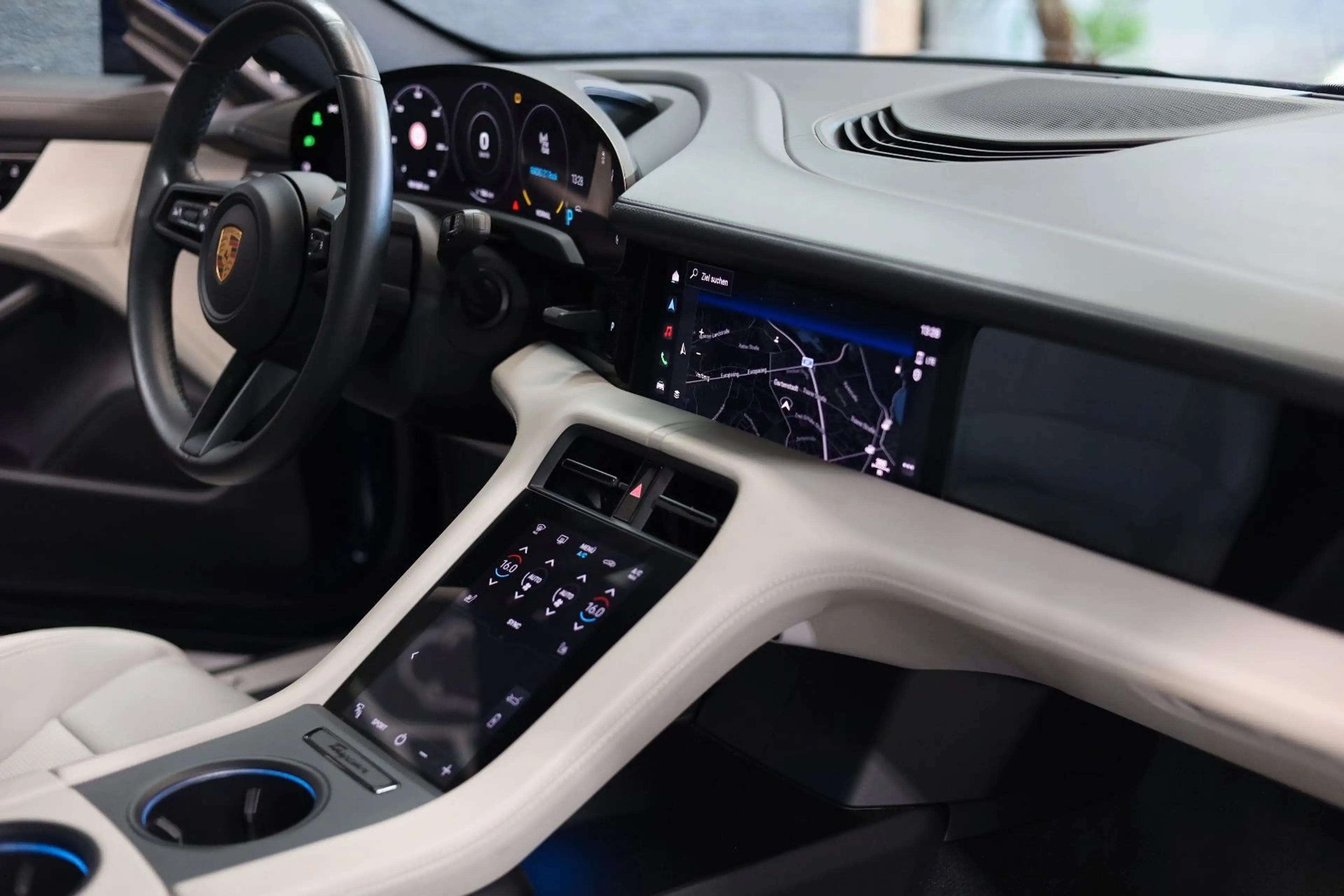Porsche Taycan 4 S*93;4KwH*571PS*ACC*Pano*360°Sound — photo 10