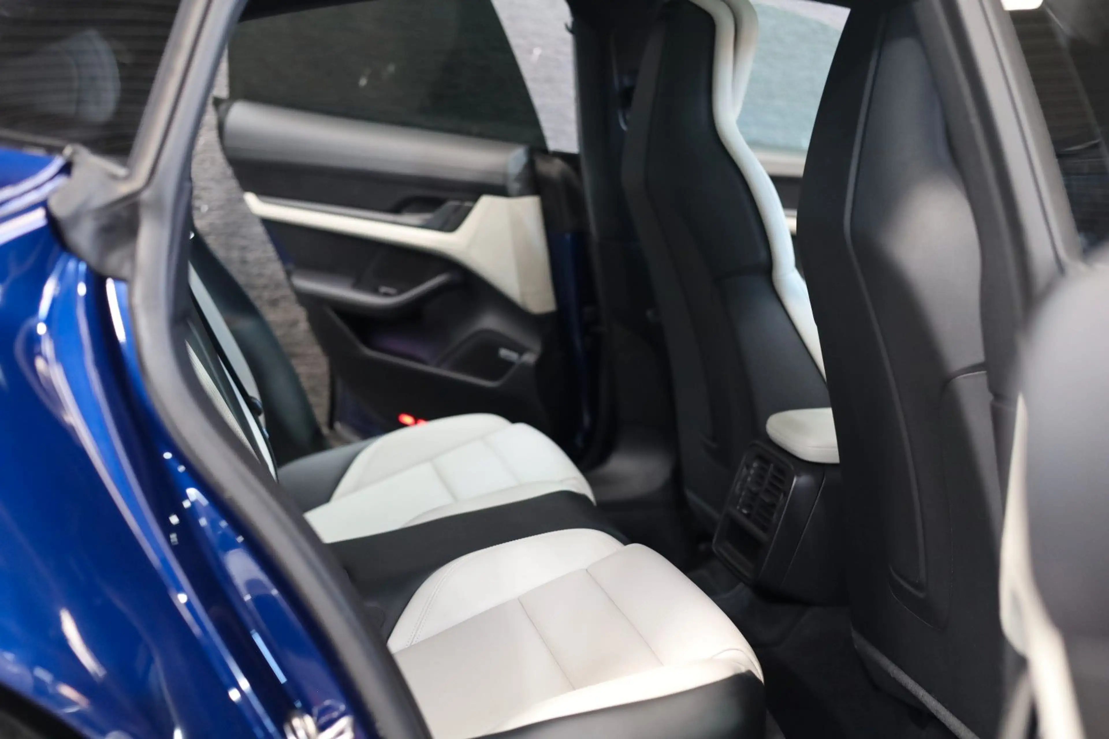 Porsche Taycan 4 S*93;4KwH*571PS*ACC*Pano*360°Sound — photo 8