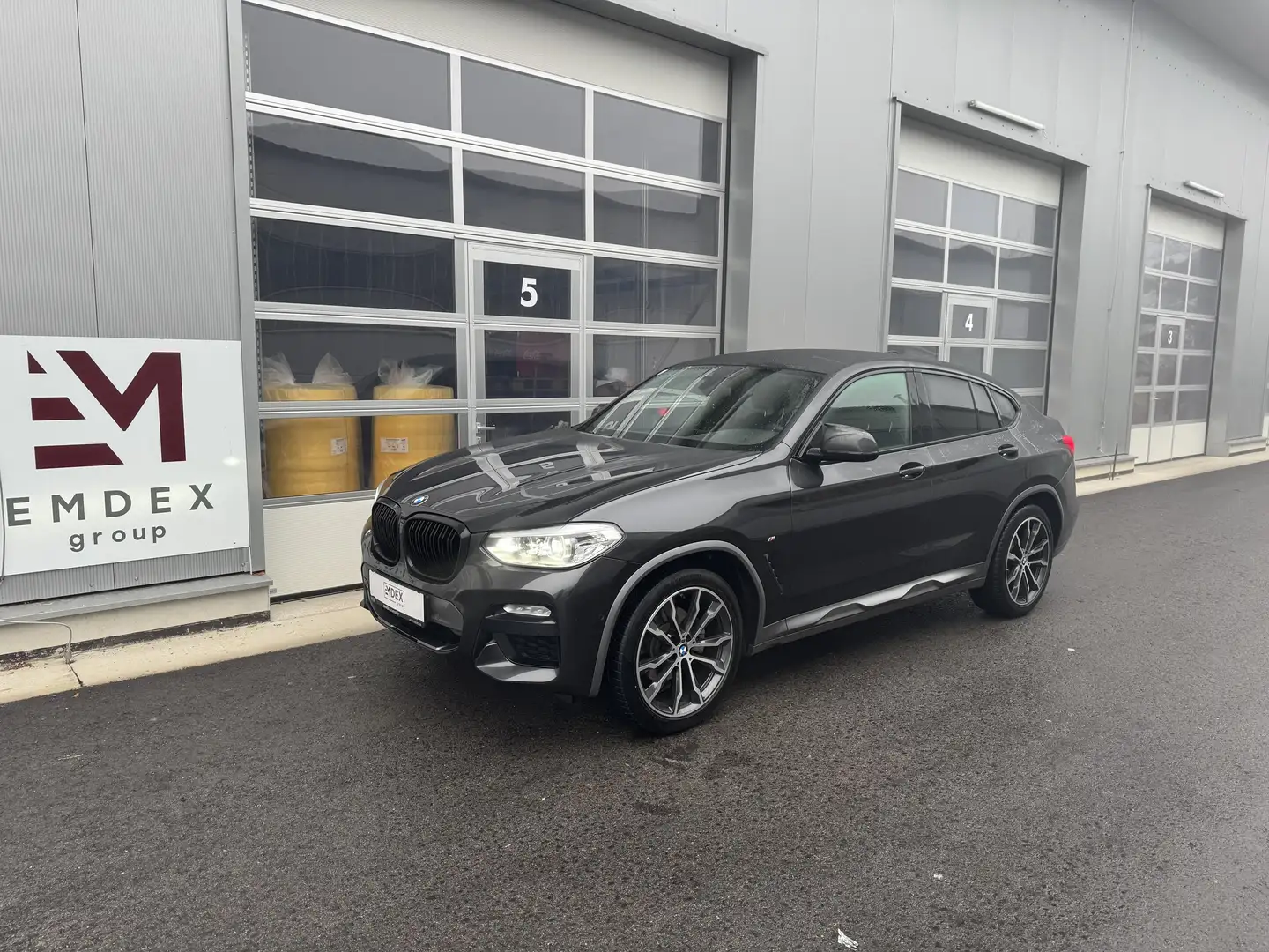 BMW X4 xDrive 20i M-Sport Grau - 1