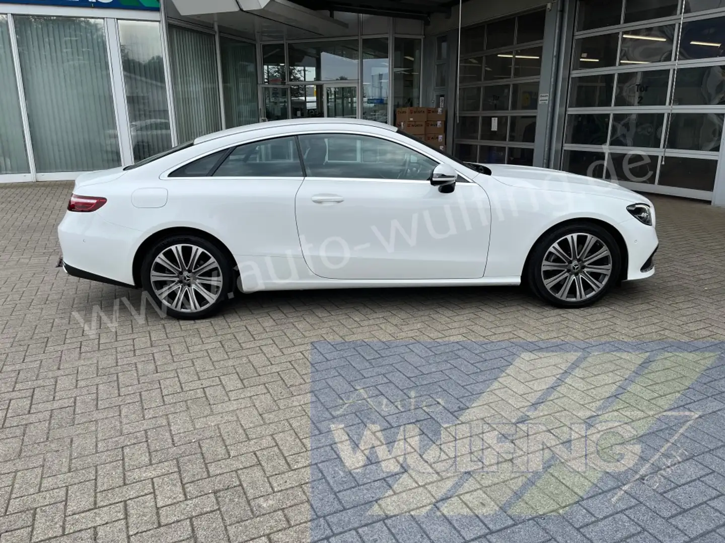 Mercedes-Benz E 200 Coupe Avantgarde LEDER Burmester 1.Hd.+AH Weiß - 2