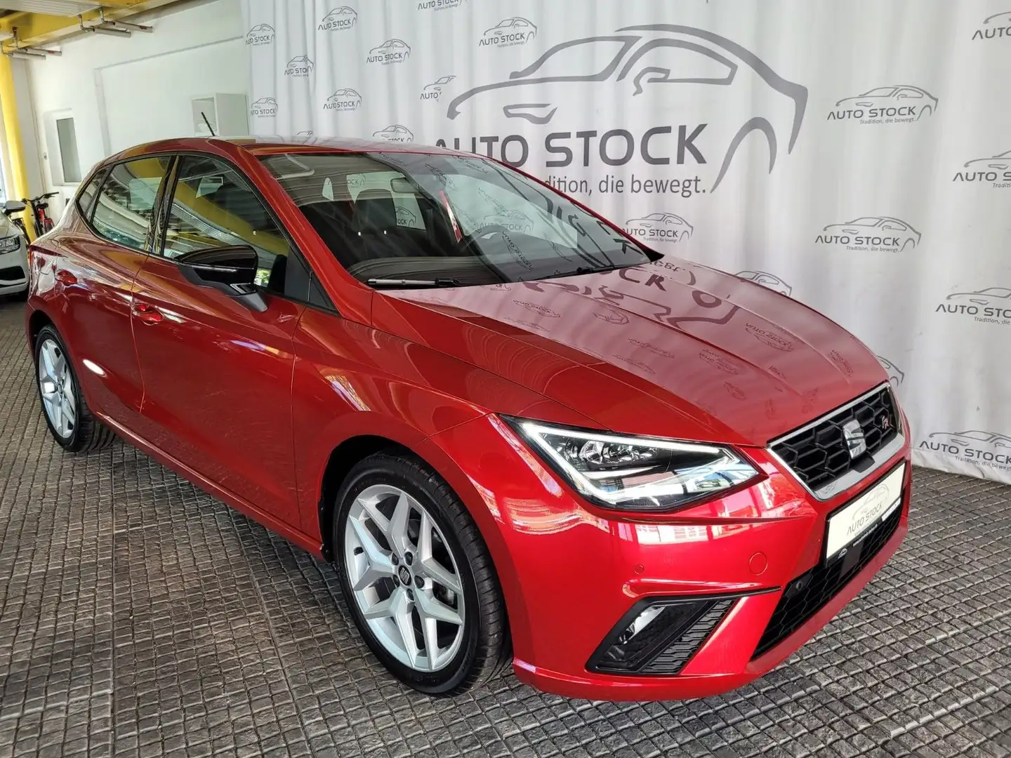 SEAT Ibiza 1.0 TSI FR BEATS PDC ACC Navi LED Alcantar Rot - 1