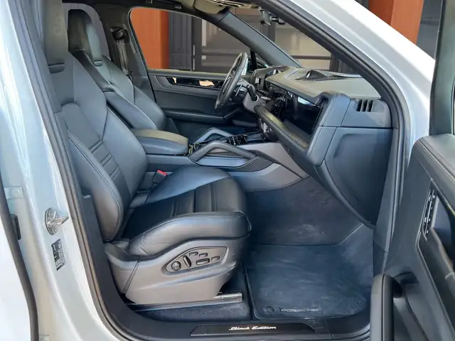 Porsche Cayenne view 6