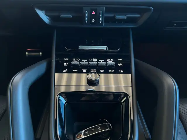 Porsche Cayenne view 9