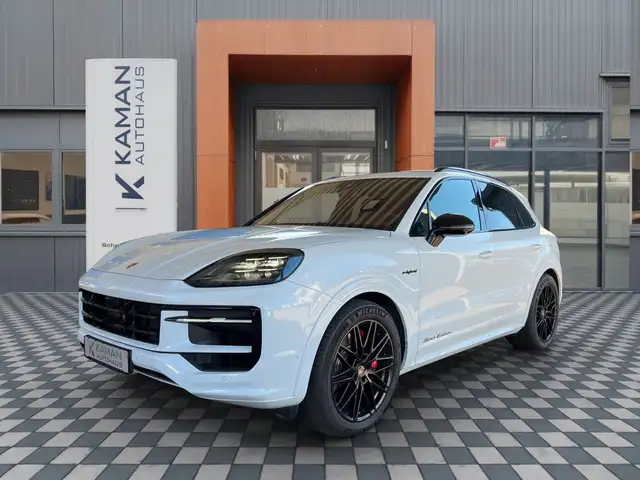 Porsche Cayenne view 2