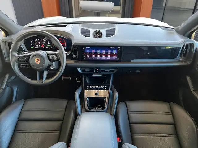 Porsche Cayenne view 8