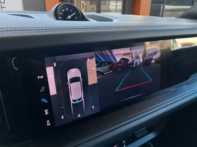 Porsche Cayenne view 14