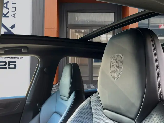 Porsche Cayenne view 7