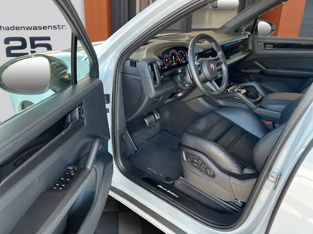 Porsche Cayenne view 5