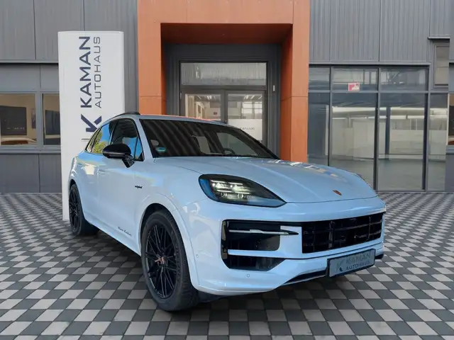 Porsche Cayenne view 4