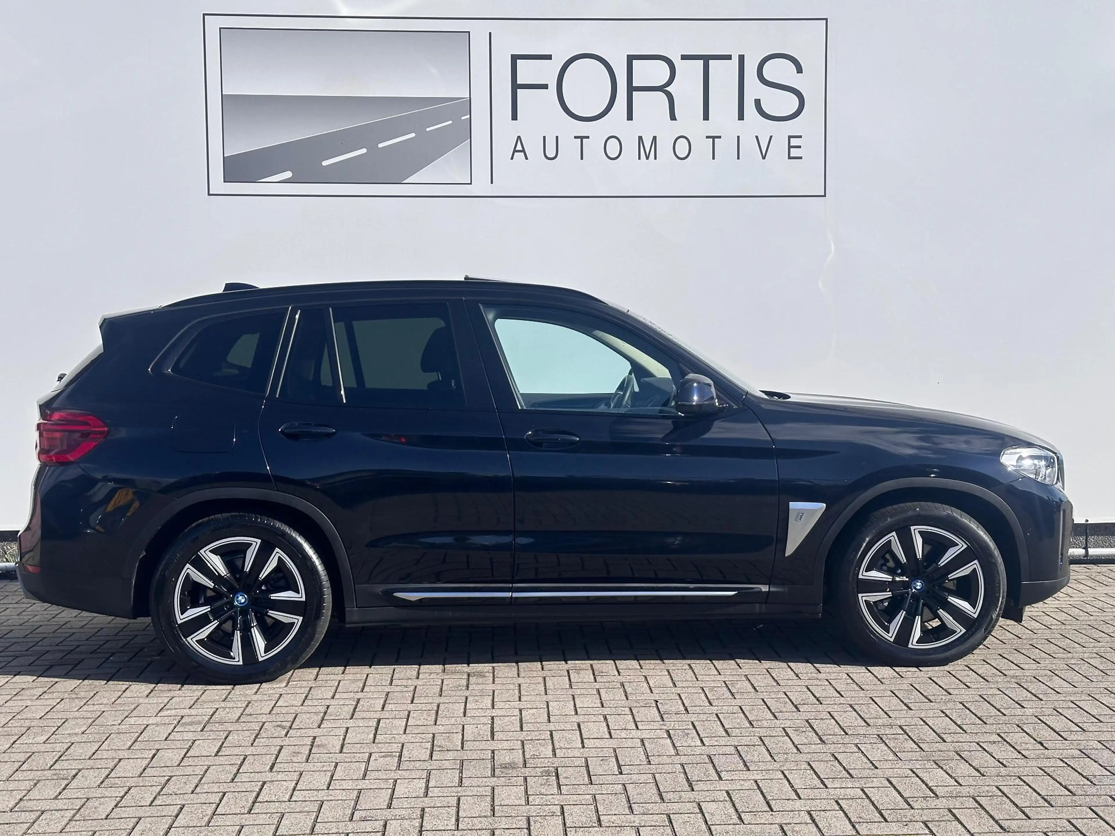BMW iX3 Executive 80 kWh NL-AUTO | PANODAK | TREKHAAK| SOH — photo 8