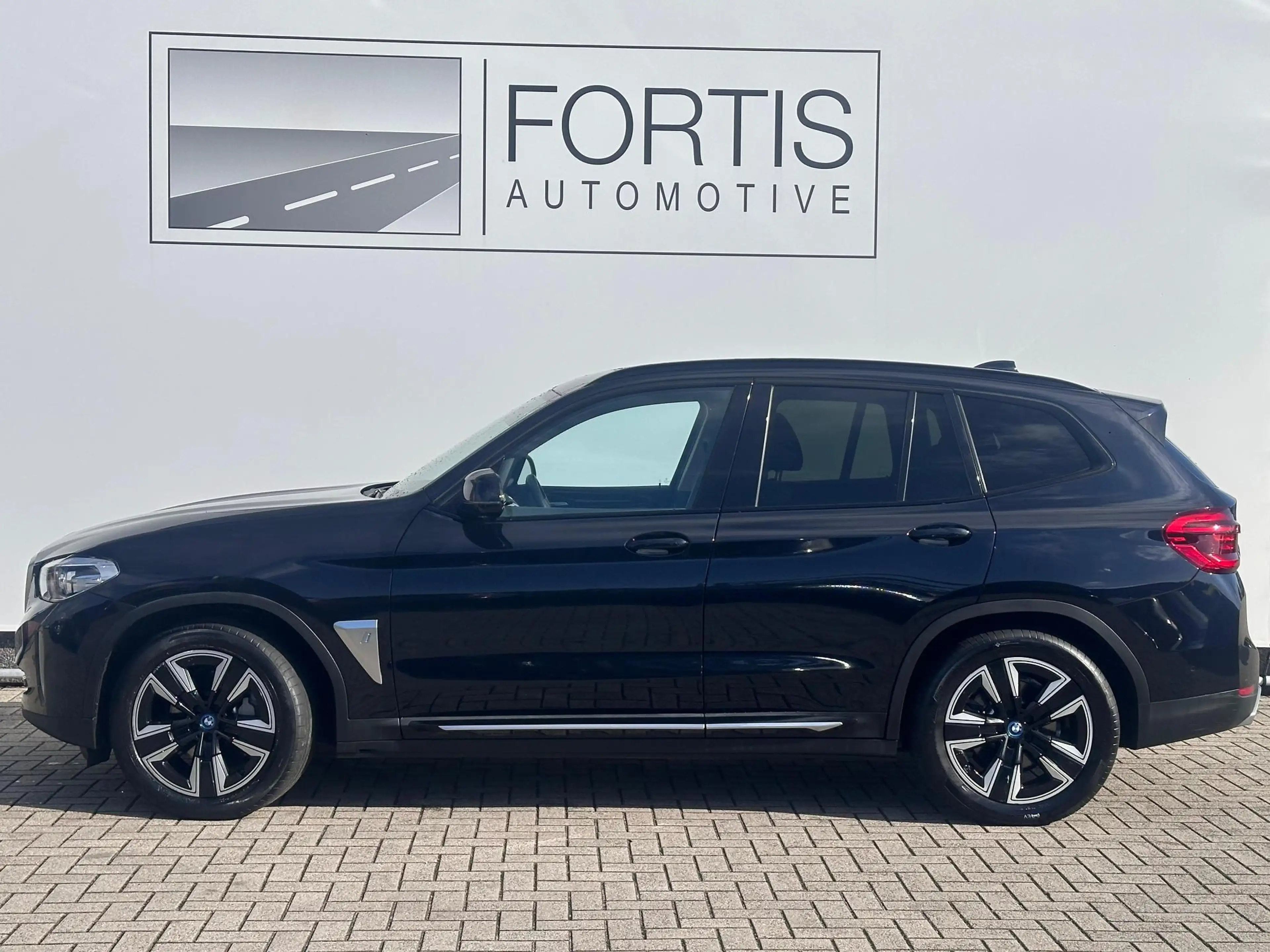 BMW iX3 Executive 80 kWh NL-AUTO | PANODAK | TREKHAAK| SOH — photo 9