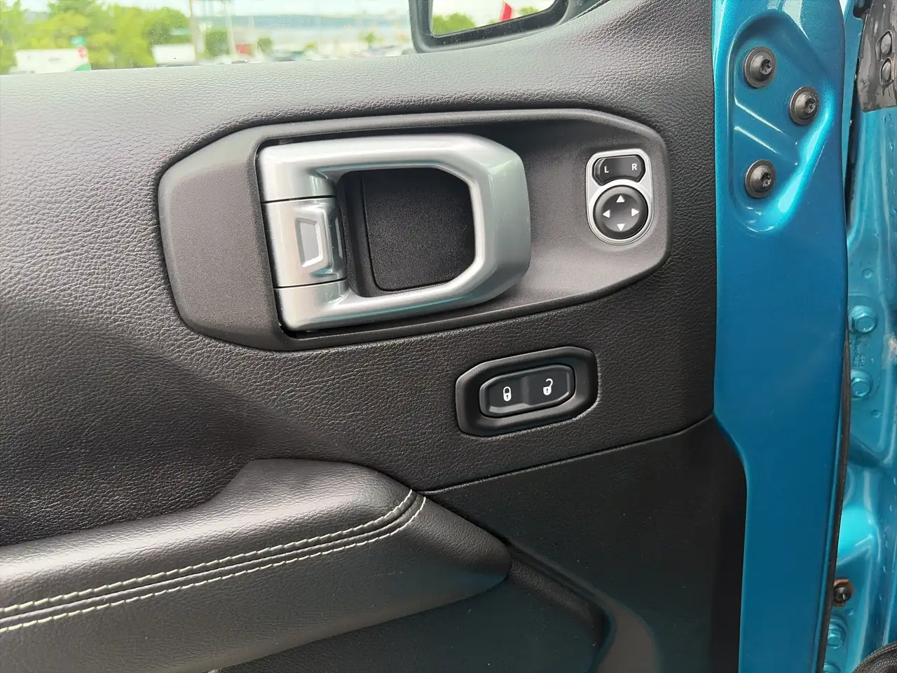 Jeep Wrangler снимка Jeep Wrangler