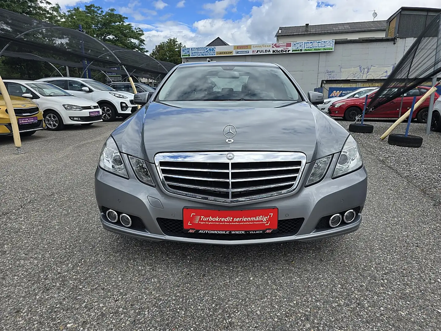 Mercedes-Benz E 200 BlueEfficiency CDI Aut. Grau - 2