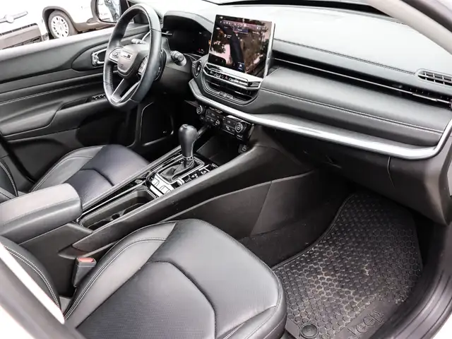 Jeep Compass view 4