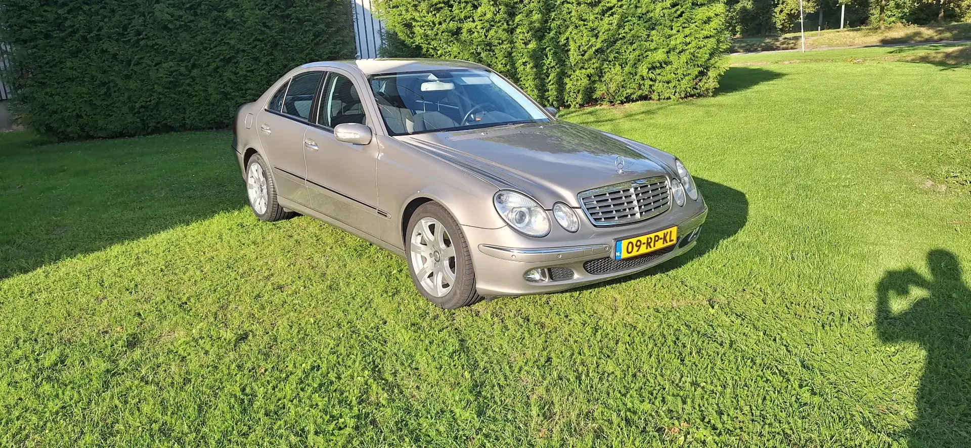 Mercedes-Benz E 240 Elegance Zilver - 2
