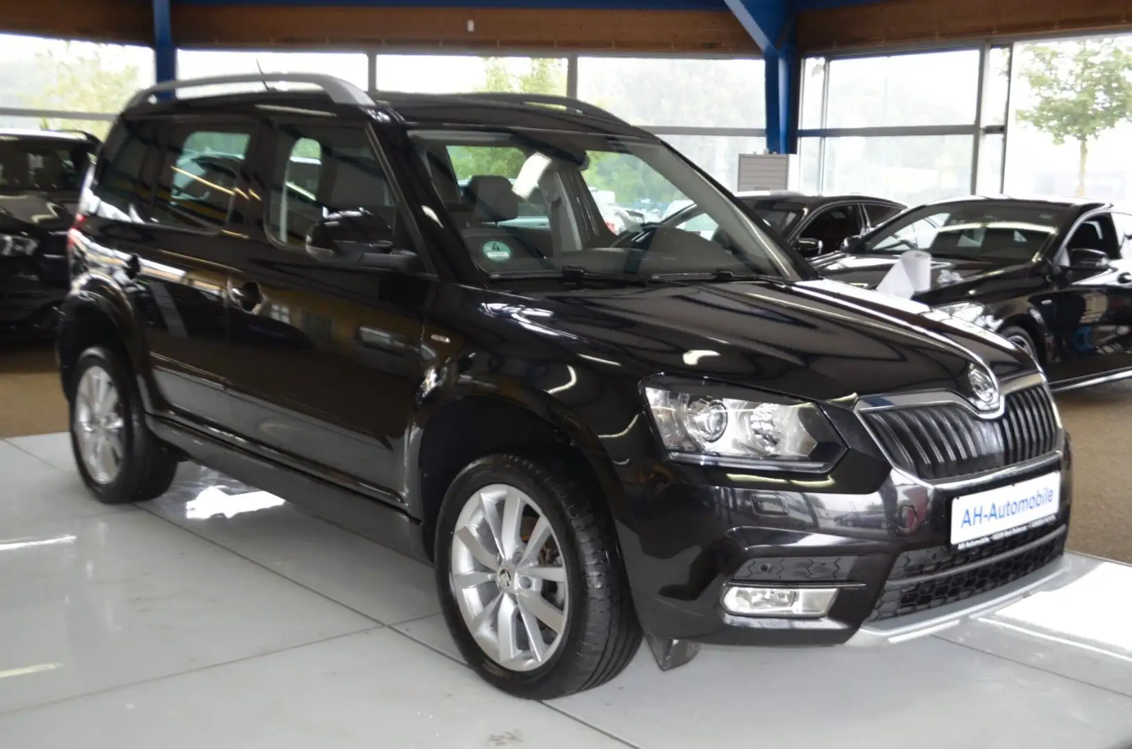 Skoda Yeti Joy 4x4 AUTOMATIK / XENON / KLIMAAUTO./ PDC Schwarz - 2