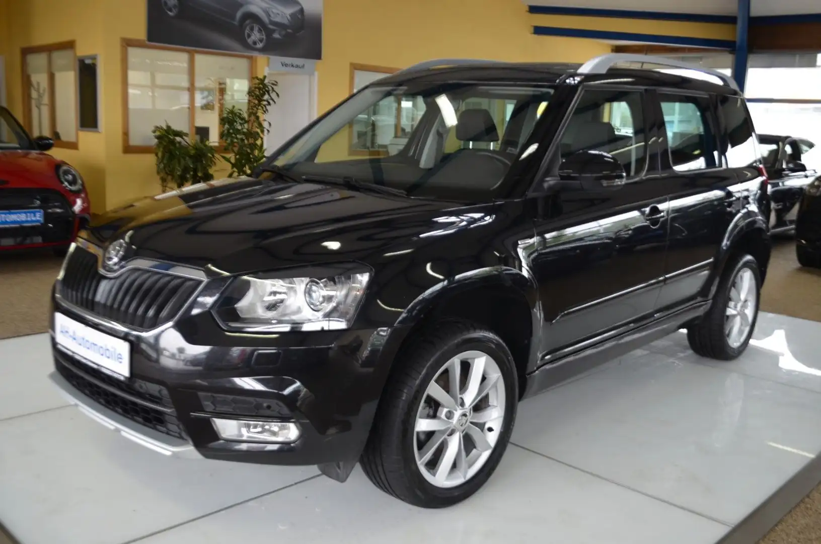 Skoda Yeti Joy 4x4 AUTOMATIK / XENON / KLIMAAUTO./ PDC Schwarz - 1