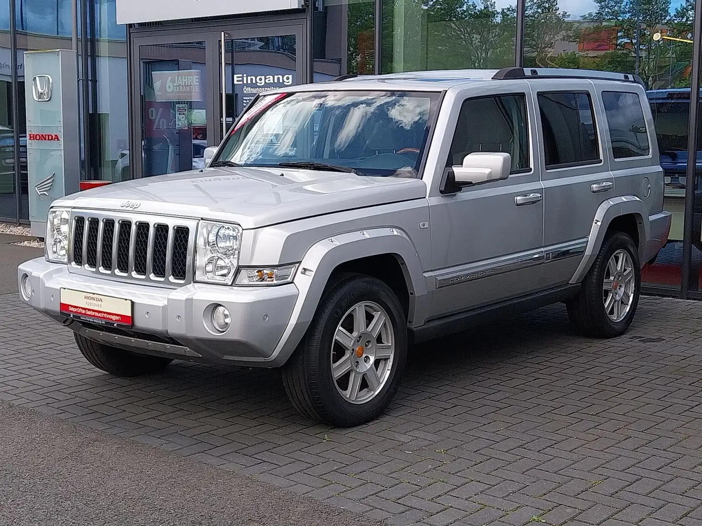Jeep Commander 5.7 V8 Limited HEMI Autom. Overland Gas/Webasto Zilver - 2