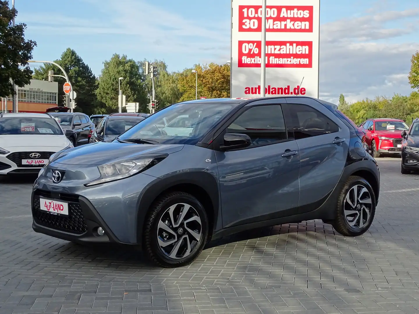 Toyota Aygo X 1.0 VVT-i DAB ACC Sitzheizung Kamera USB Grau - 2
